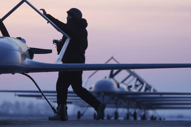 Массированные атаки дронов на Россию объяснили накопленными ресурсами ВСУ