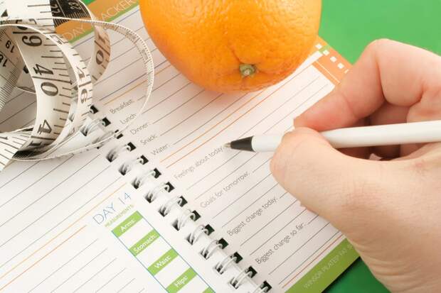 Диетолог Семирядов: для успешного похудения следует начать вести дневник питания