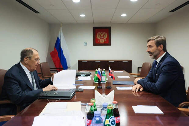 Лавров начал встречу с главой МИД Словакии