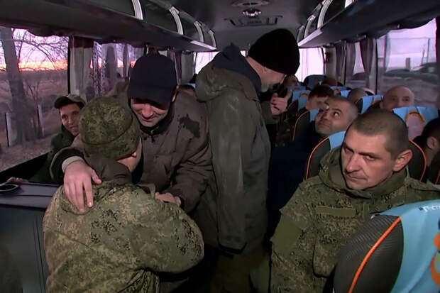 МО: Ил-76 с освобожденными в рамках обмена с Украиной военными прилетел в Москву