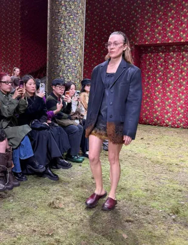Хлоя Севиньи на показе Miu Miu осень-зима — 2026
