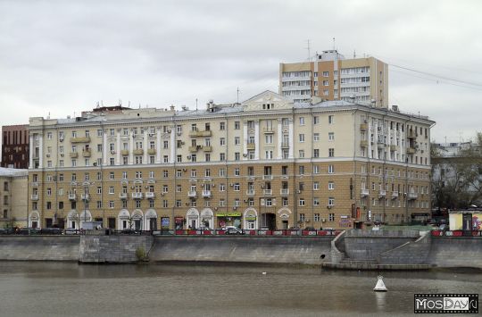 Почем в Москве продают подвал в доме на Саввинской набережной
