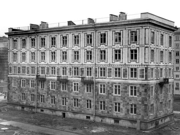 Дом 10 по улице Полярников в Ленинграде сразу после строительства. /Фото: wikipedia.org