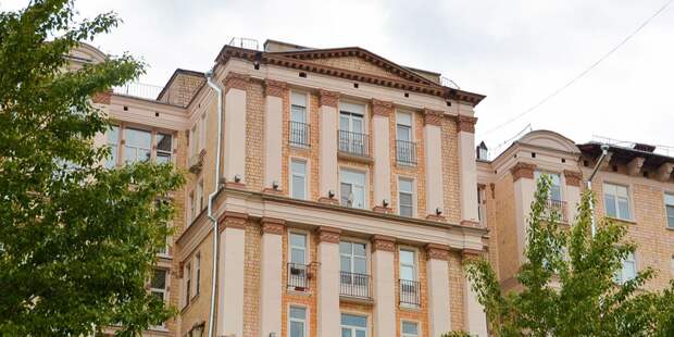 В Москве специальные рабочие отреставрировали 52 дома с чердаками