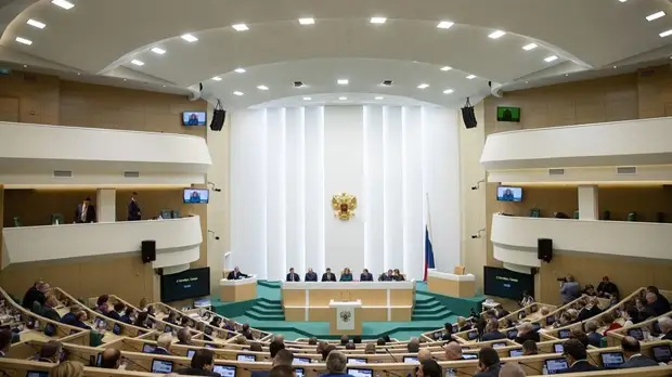 В Совфеде прокомментировали решение Мэй перенести голосование по брекситу