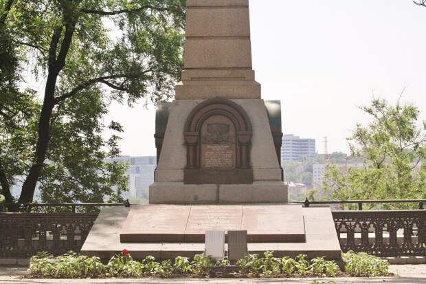 Памятник адмиралу во Владивостоке