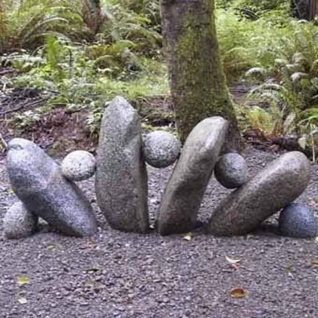 Садовая скульптура из камней