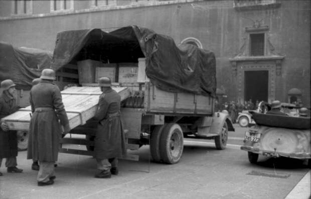В четверг, 15 мая, в Берлине в очередной раз произошел сходняк казенных германских «культуртрегеров»...