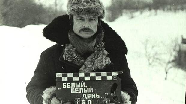 Андрей Тарковский на съемках фильма Зеркало. 1972 Андрей Тарковский на съемках фильма Зеркало. 1972
