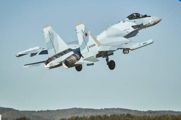 ВКС России получили истребители пятого поколения Су-57