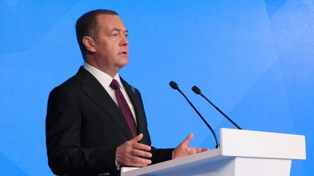 Медведев: атака на резиденцию Путина могла повлечь удар специальным оружием