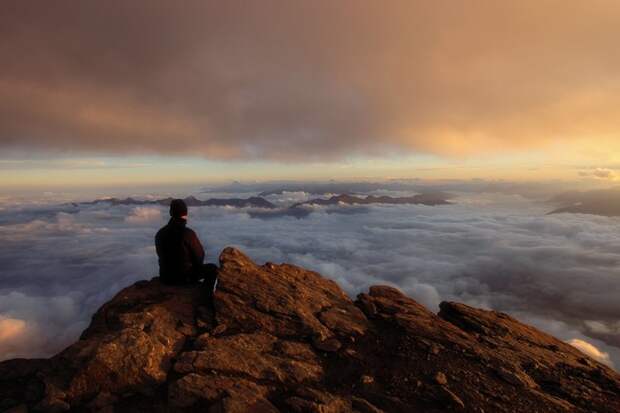 Фотограф на вершине Роччамелоне, Италия горы, красиво, небо, облака, природа, творчество, фото, фотограф