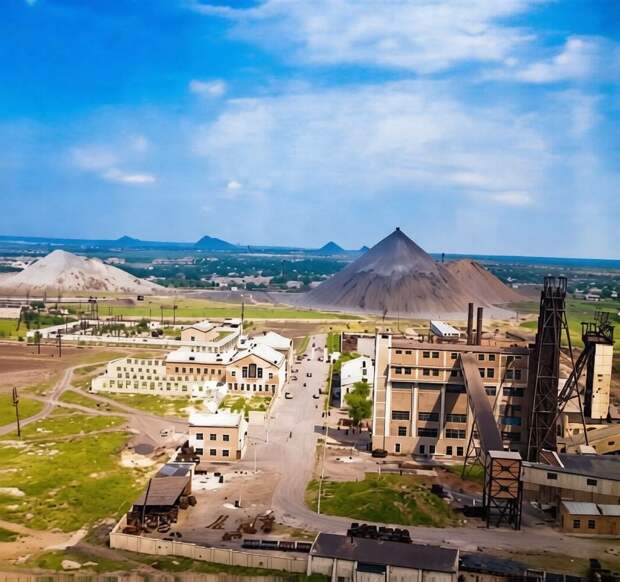 Сталино. Шахта "Трудовская" - угледобывающее предприятие в п