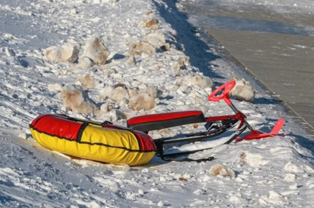 В Приморском крае ребенок сломал позвоночник, катаясь на снегокате