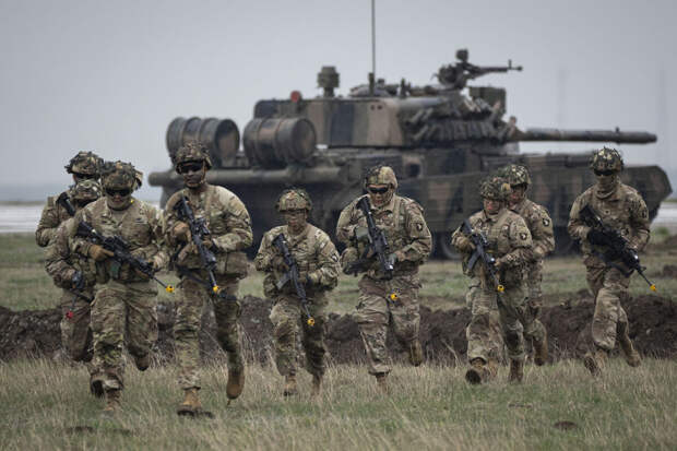 Миллиардер Сакс: США приблизились к отправке своих военных на Украину