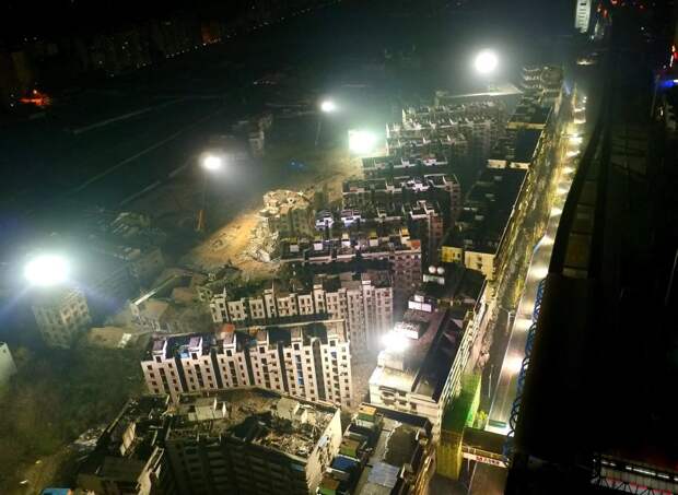 19 многоэтажек снесли за один раз в Китае