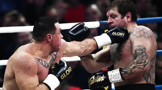 Развлечение без намёка на спорт: почему российскому боксу не нужны бои калибра Емельяненко — Кокляев