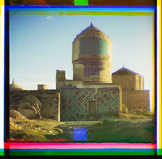 Zadni︠a︡i︠a︡ storona mecheti Shakh-Zinde. Samarkand.
