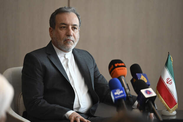 Глава МИД Ирана Аракчи сообщил о "политической и иной" поддержке России и Китая