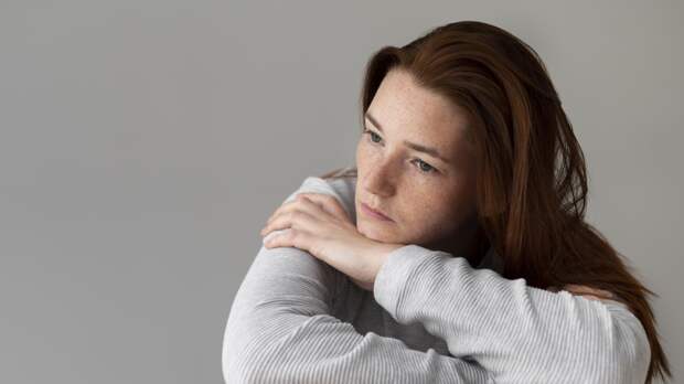 НИУ ВШЭ: тревожные люди склонны преувеличивать негативные эмоции в коллективе