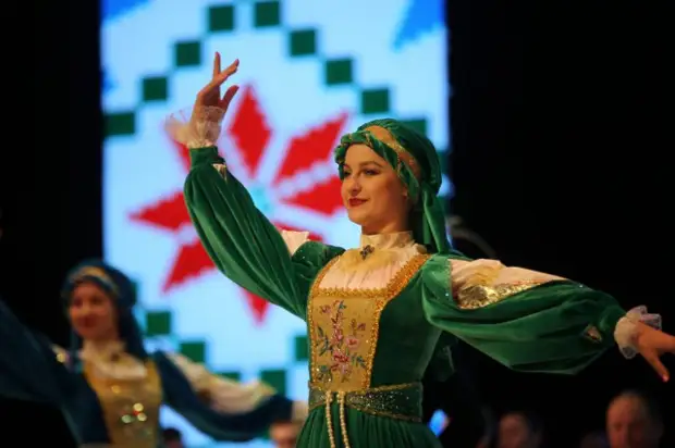 Концерт образцово-показательного оркестра и ансамбля песни и танца внутренних войск МВД прошел в Бобруйске.