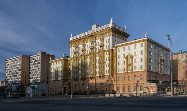 Площадь ДНР, дом 1: москвичи «переселили» американское посольство