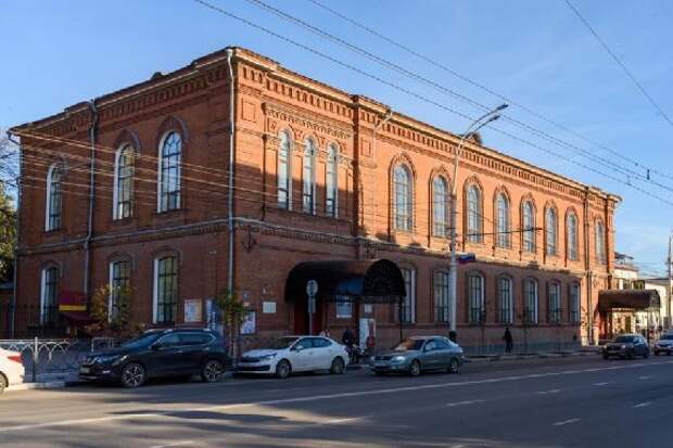 Тамбовчан приглашают на выставку картин, написанных на передовой