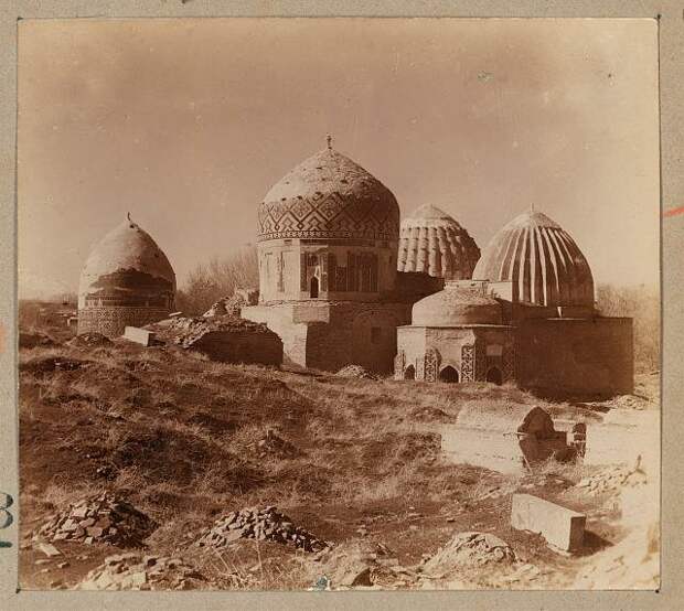Mechetʹ Shakh Zinde. Vid s si︠e︡vero-vostoka. Samarkand.