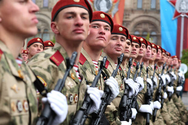 РИА Новости: молодежь в России все чаще считает 23 Февраля днем всех мужчин