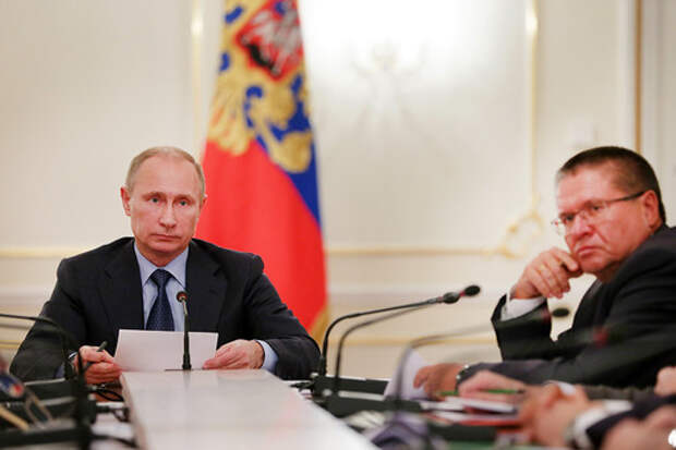 Владимир Путин и министр экономического развития РФ Алексей Улюкаев
