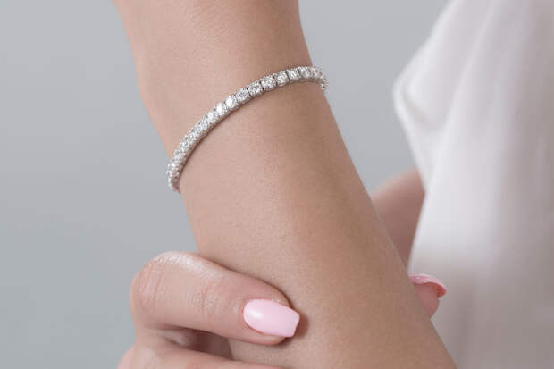 Ювелир Марков призвал проверять сертификат подлинности перед покупкой теннисного браслета