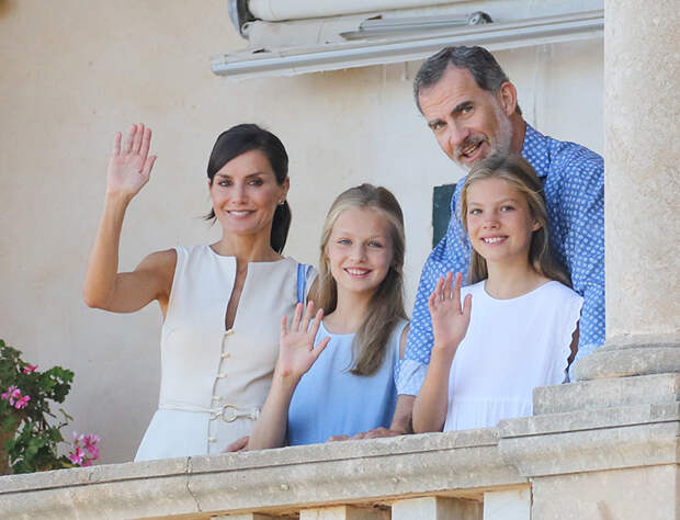 Король Испании Фелипе VI, королева Испании Летиция, принцесса Леонор и принцесса София, 8 августа 2019
