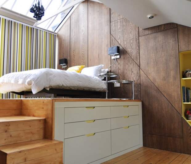 Отличным дизайнерским решением для маленькой спальни будет использование компактной и многофункциональной мебели, которая позволит сэкономить площадь 