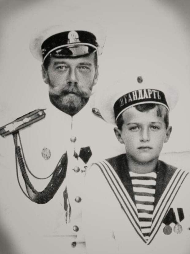 Император Всероссийский Николай II и Наследник Цесаревич Алексей.