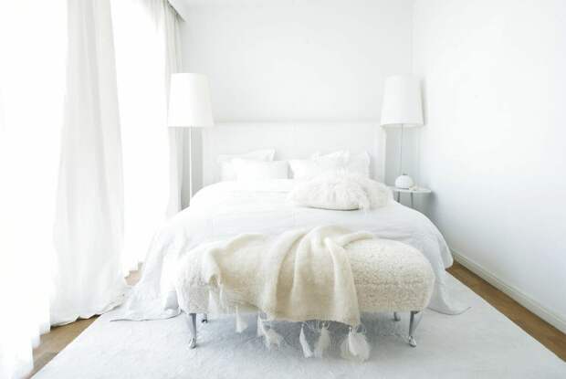 Дизайнеры и эксперты в мире интерьера придумывают так много правил оформления спальни, что многие путаются и совершают глобальные ошибки.-2