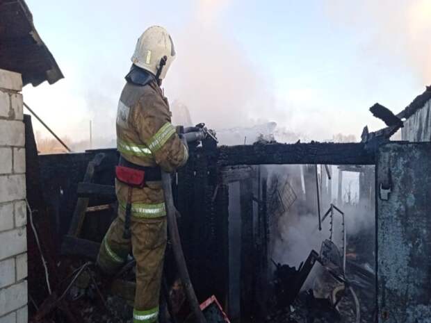 Спасатели ликвидировали пожар на турбазе «Водолей» в Краснодарском крае
