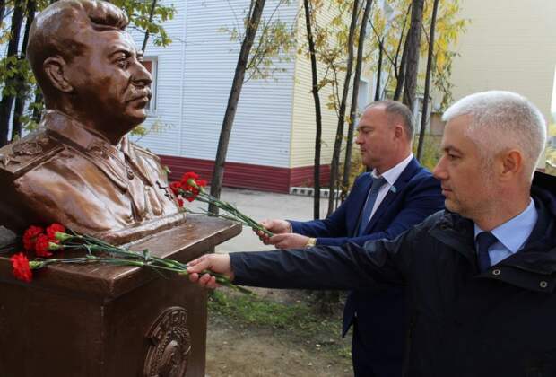 В Якутии открыли памятник Сталину