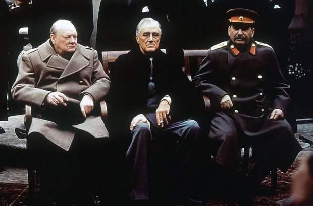 И треснул мир напополам...