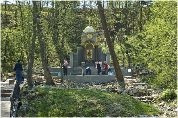 Талеж. Часовня во имя иконы Божией Матери Живоносный Источник. Источник преподобного Давида