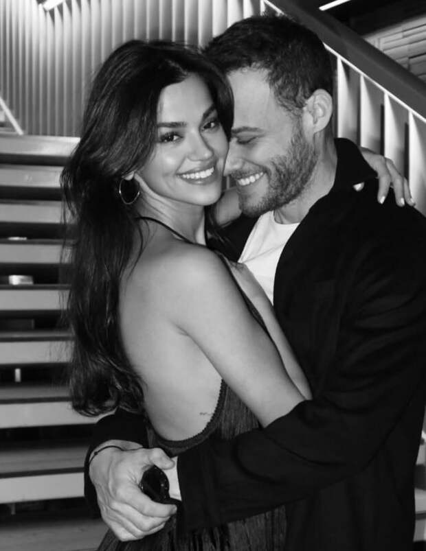 Керем Бюрсин показал свою новую возлюбленную