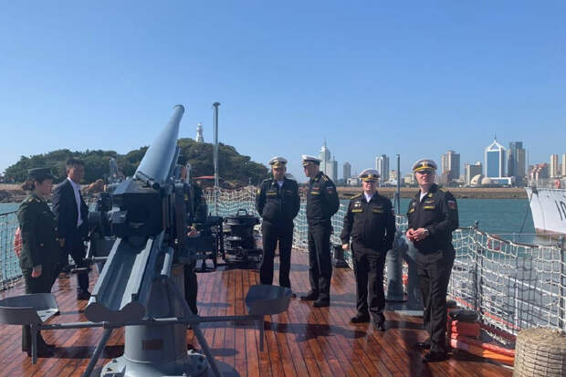 Экипажи кораблей Тихоокеанского флота в порту Циндао поучаствовали в спортивных и других дружеских встречах с китайскими моряками