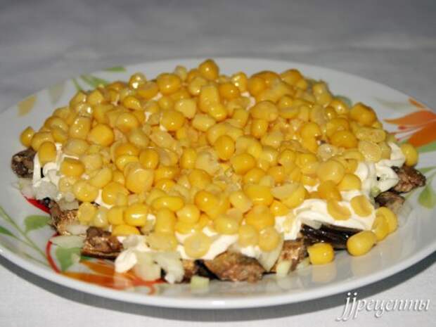 Кукуруза в салате со шпротами фото