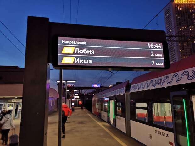Интервал движения доходит до 8 минут, но обещают сократить.