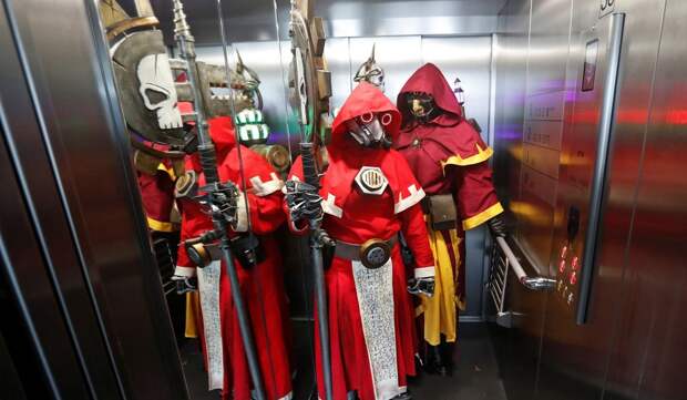 Посетители фестиваля Comic Con 2021 в Праге