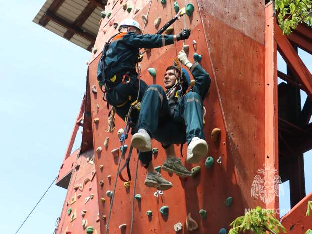 В Сочи на базе Южного РПСО МЧС России аттестацию прошли 20 спасателей