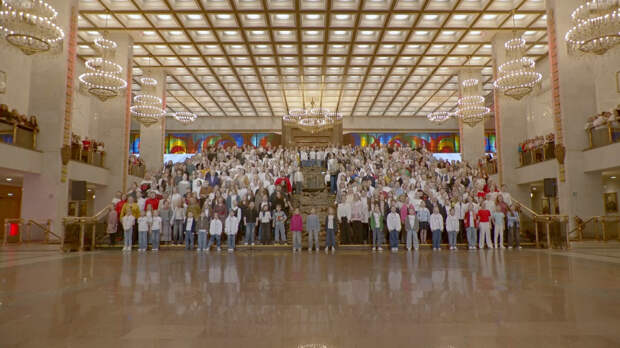 В Музее Победы прошел масштабный флешмоб в поддержку участников СВО