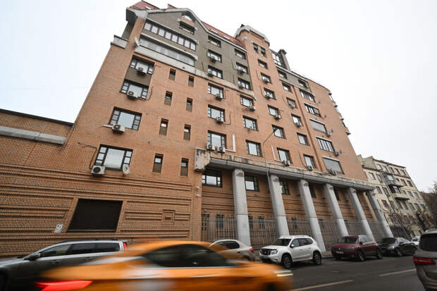 Автомобиль Долиной за пять часов приезжал к дому в Хамовниках три раза