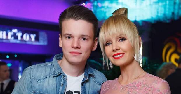 Певица Валерия во второй раз стала бабушкой