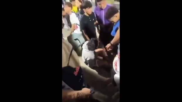 Стадион обрушился на людей в столице Перу.