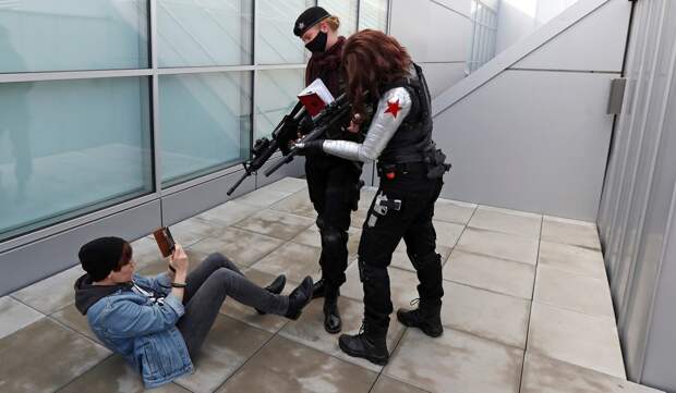 Посетители фестиваля Comic Con 2021 в Праге